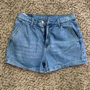 American Eagle Mom short!